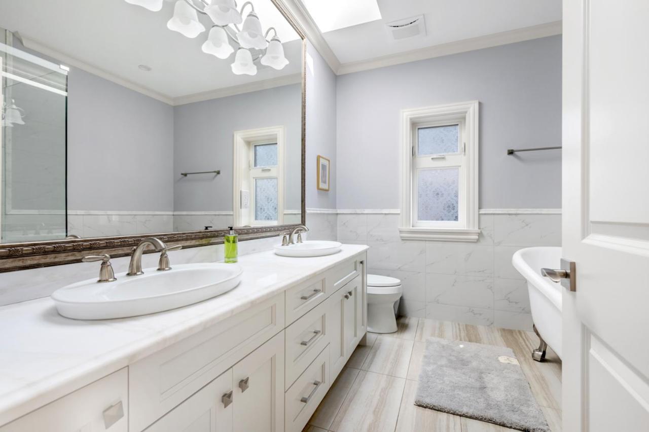 Vancouver Haven: Luxurious Private Bedroom Near Attractions Kültér fotó